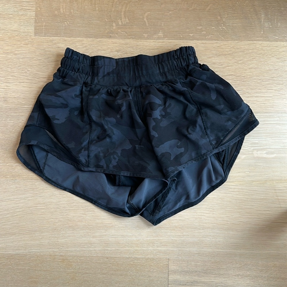 Black camo lulu shorts